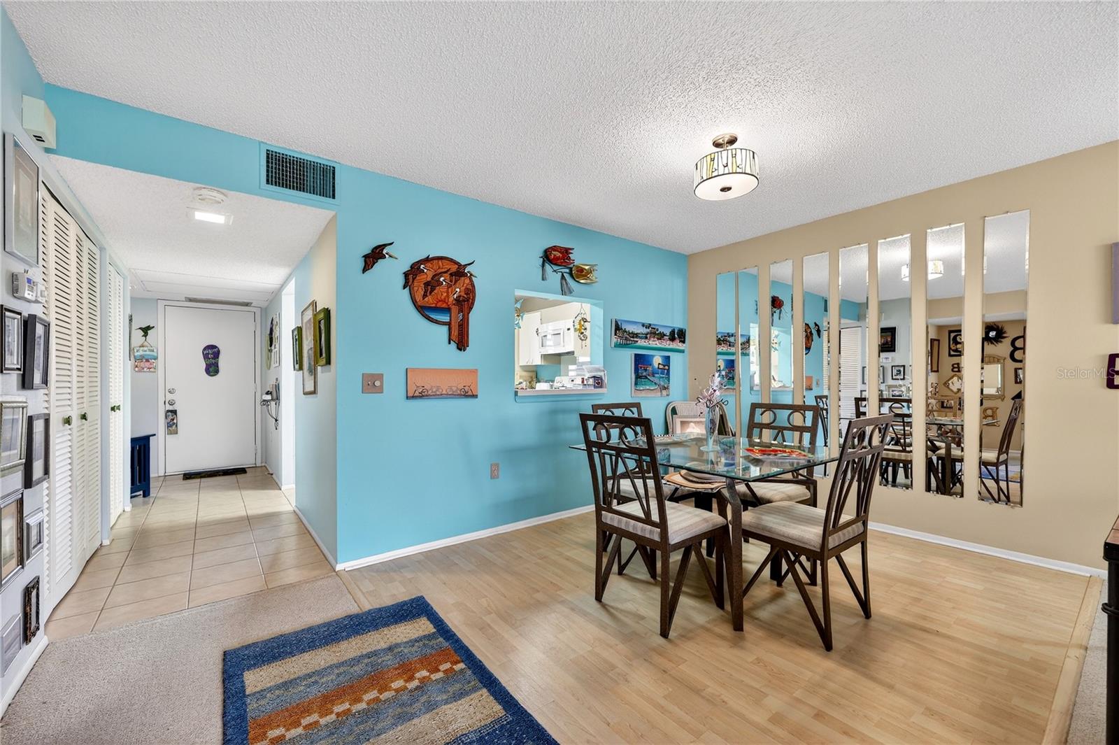 Image 8 of 32 For 521 Lakeside Drive 521