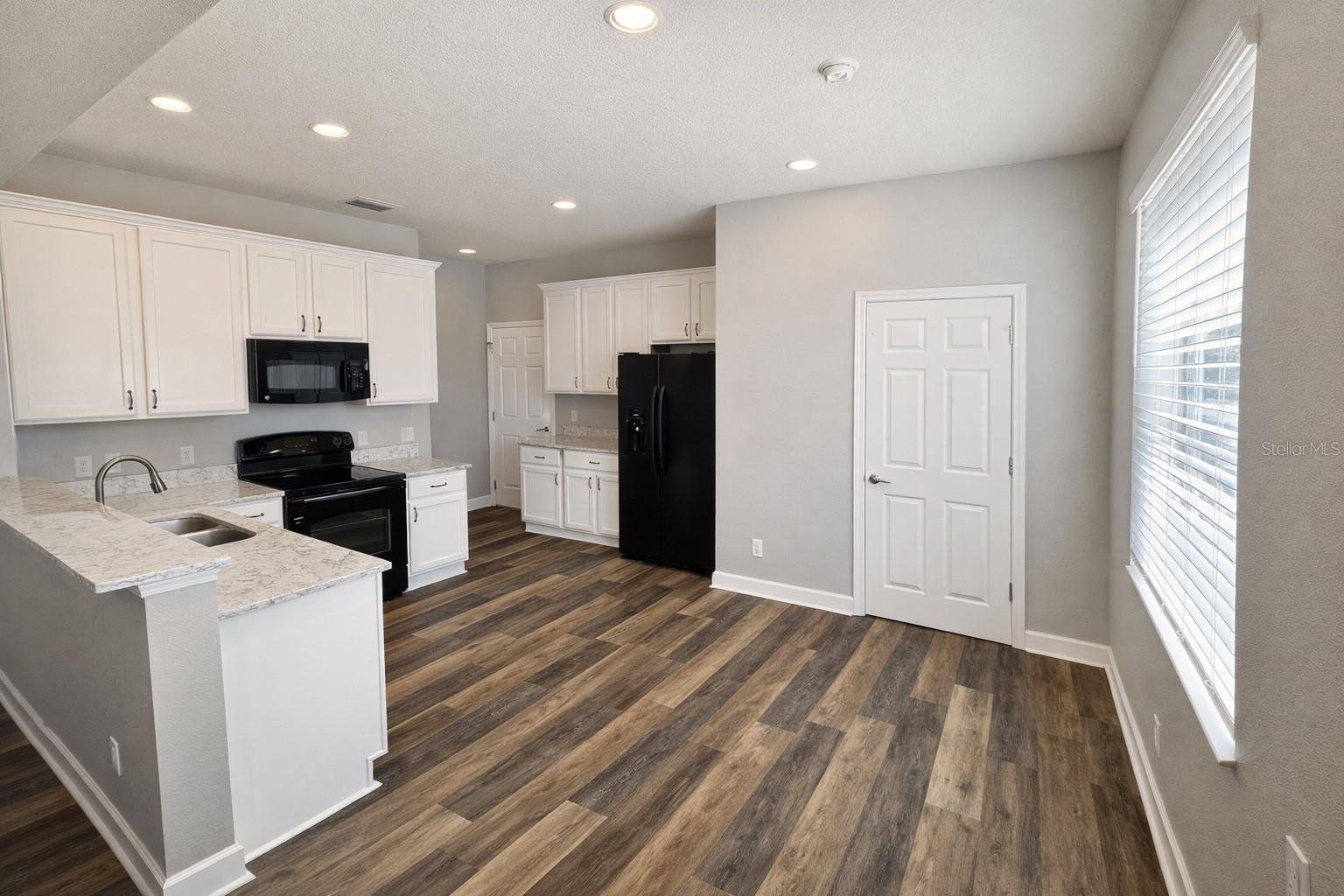 Image 7 of 28 For 6817 Charlotte Harbor Way