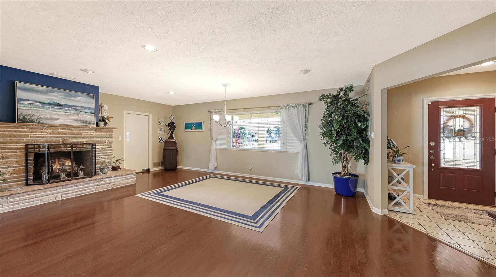 Image 16 of 40 For 844 Magellan Drive