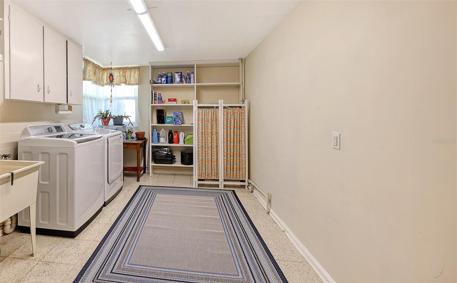 Image 27 of 40 For 844 Magellan Drive