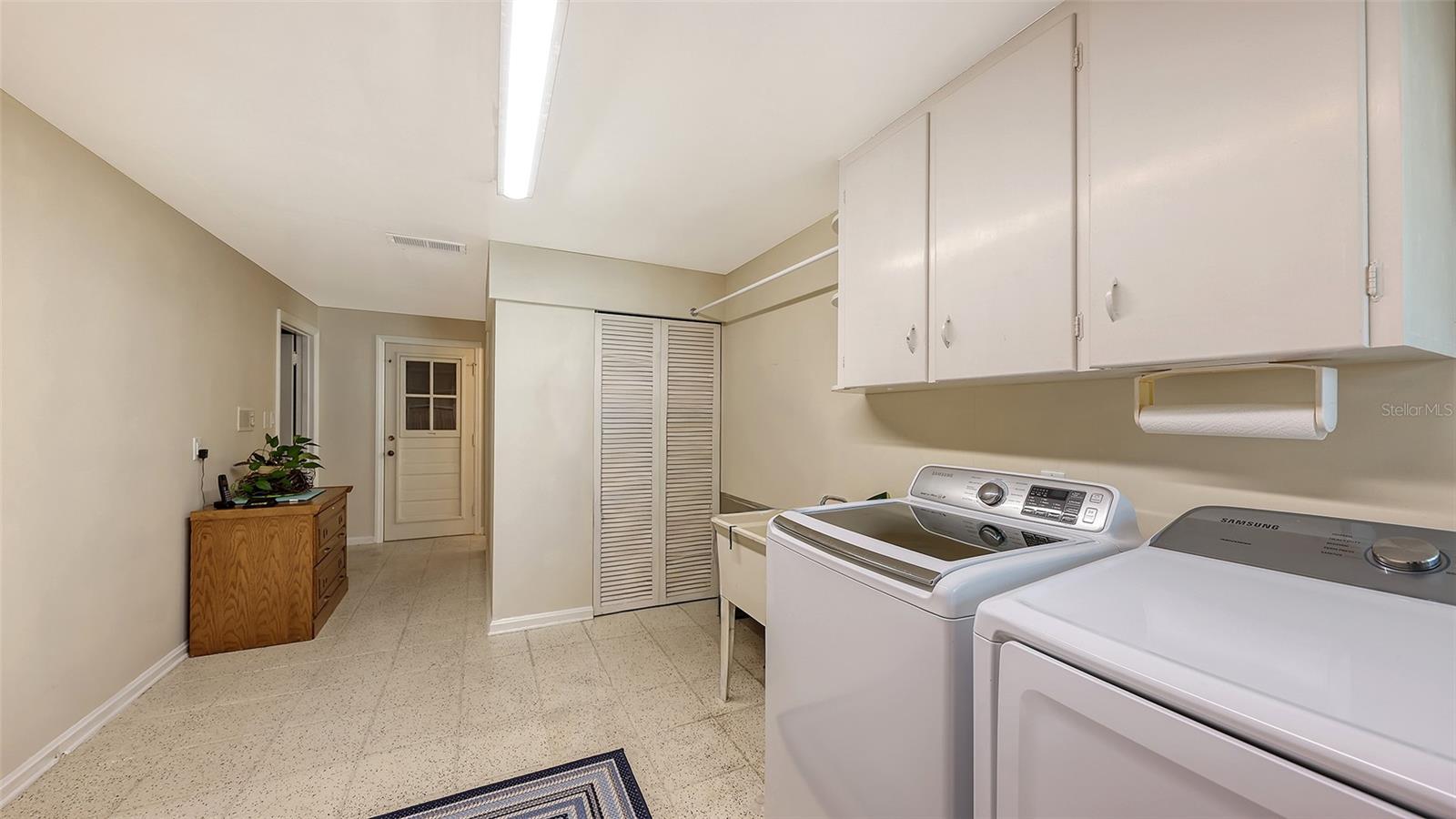 Image 28 of 40 For 844 Magellan Drive