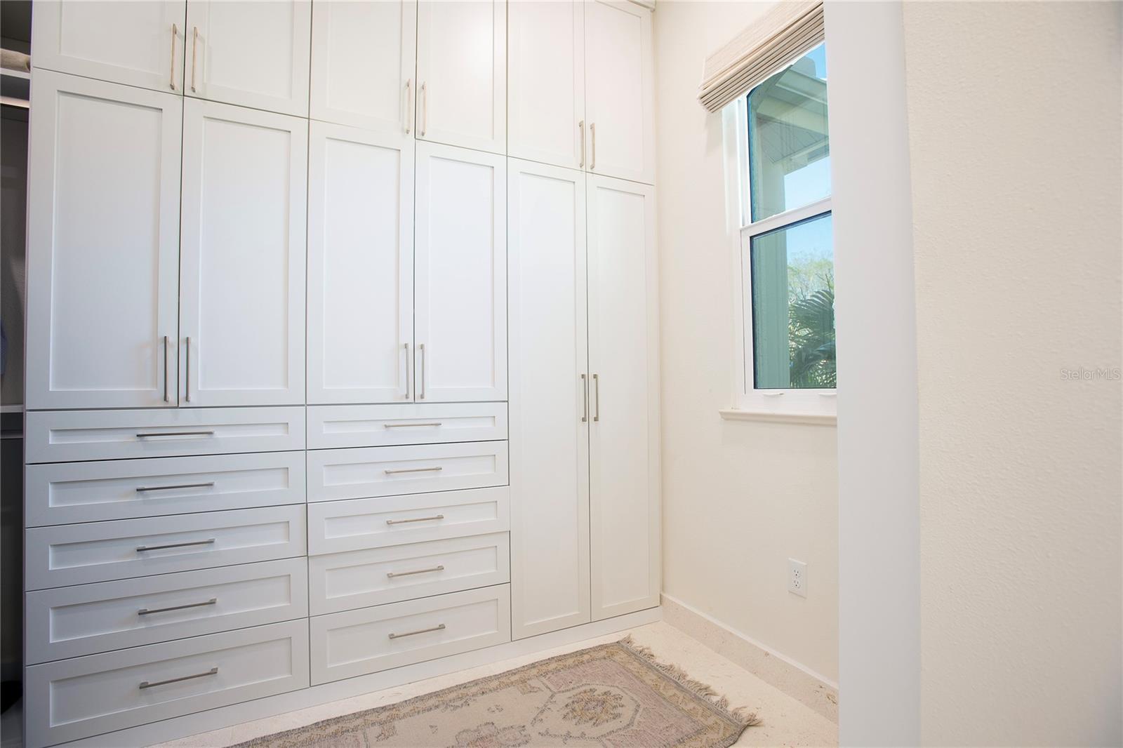 Image 22 of 37 For 4586 Del Sol Boulevard