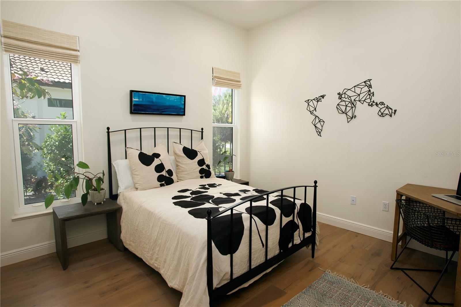 Image 27 of 37 For 4586 Del Sol Boulevard