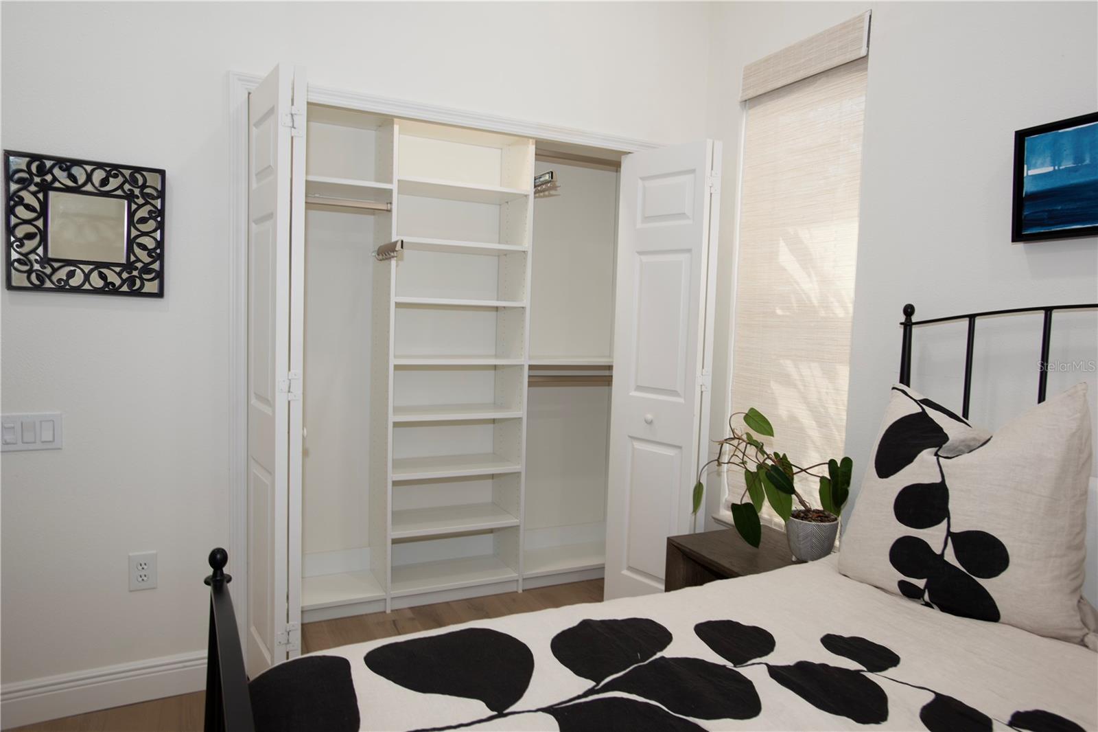 Image 28 of 37 For 4586 Del Sol Boulevard