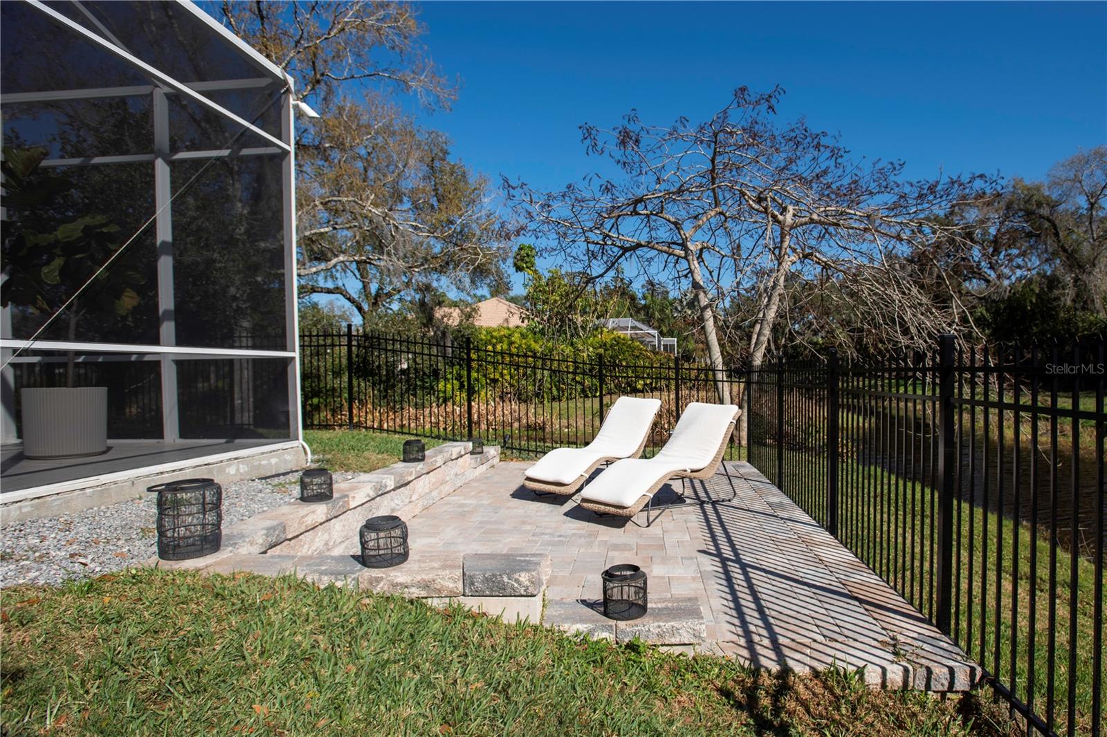 Image 33 of 37 For 4586 Del Sol Boulevard