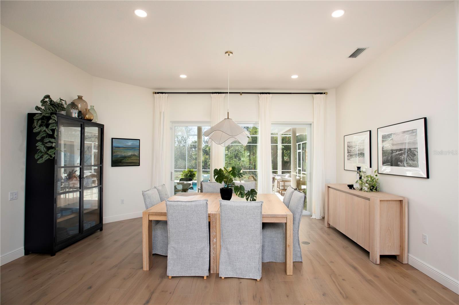 Image 7 of 37 For 4586 Del Sol Boulevard