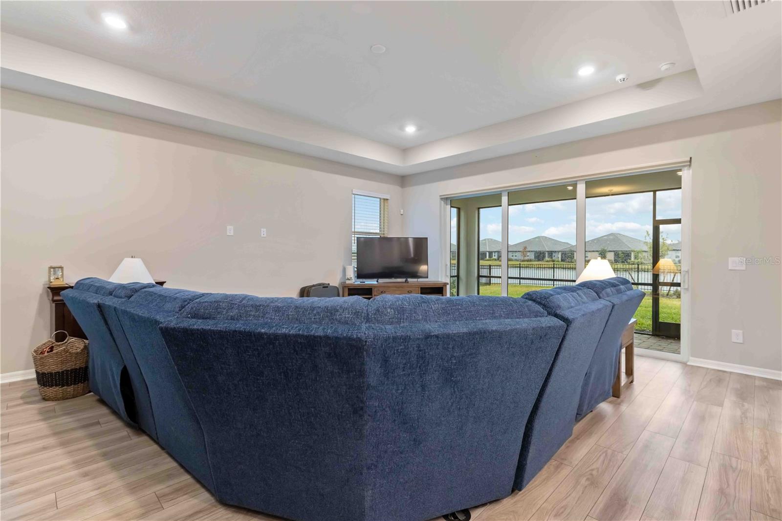 Image 10 of 49 For 17408 Savory Mist Circle