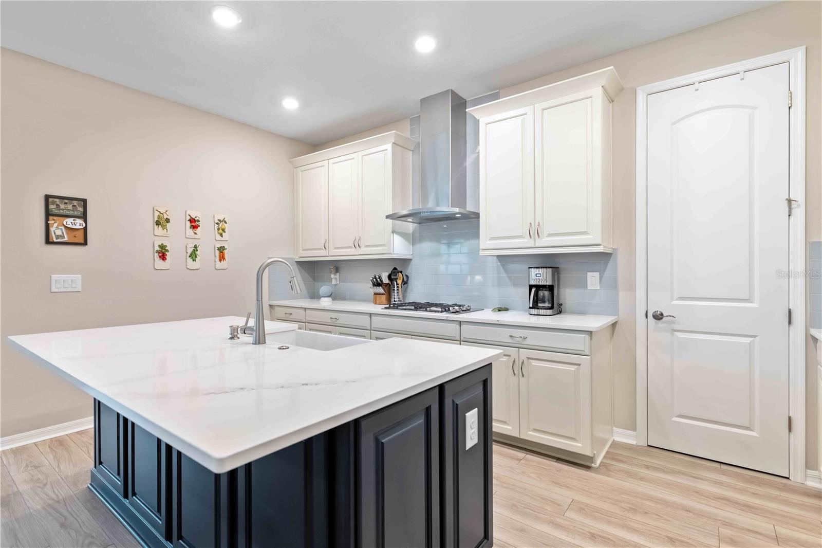 Image 15 of 49 For 17408 Savory Mist Circle