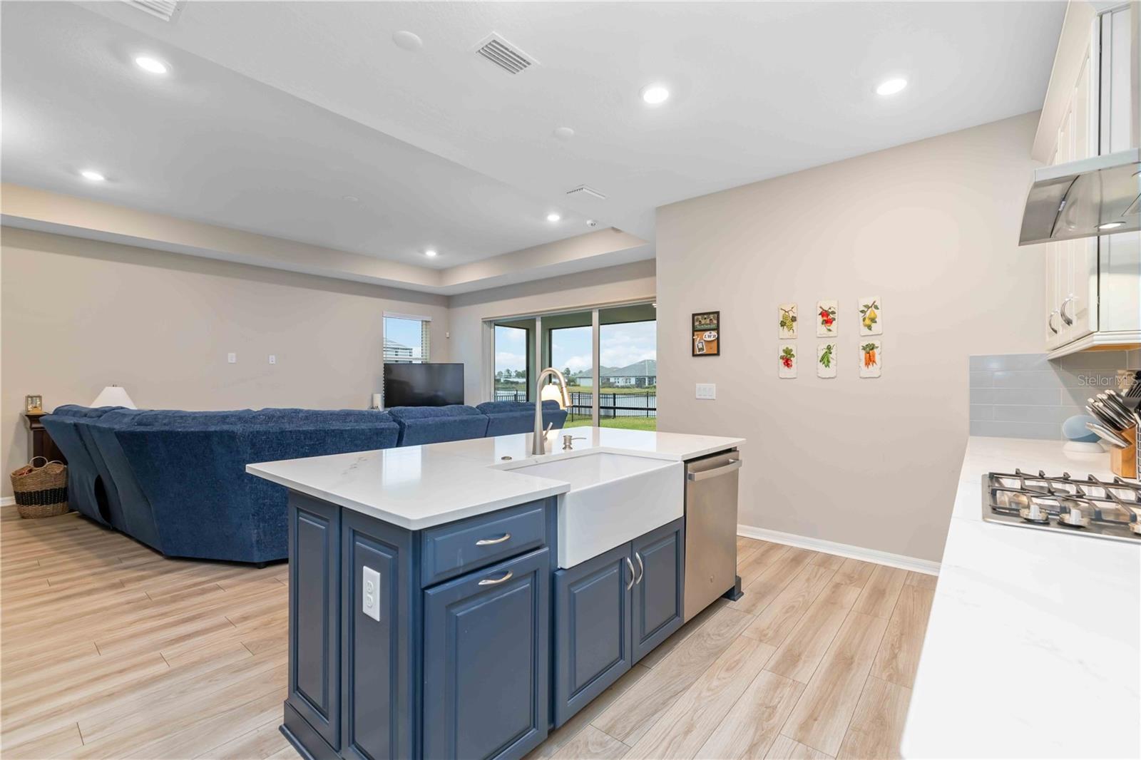 Image 20 of 49 For 17408 Savory Mist Circle