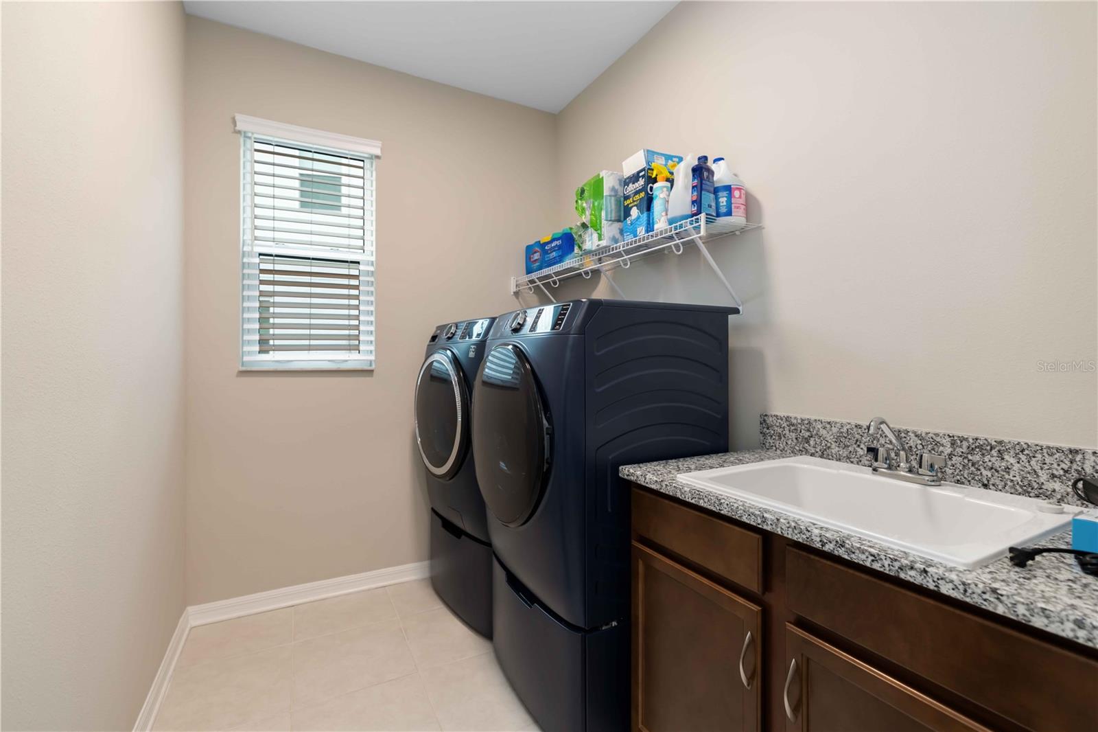 Image 27 of 49 For 17408 Savory Mist Circle