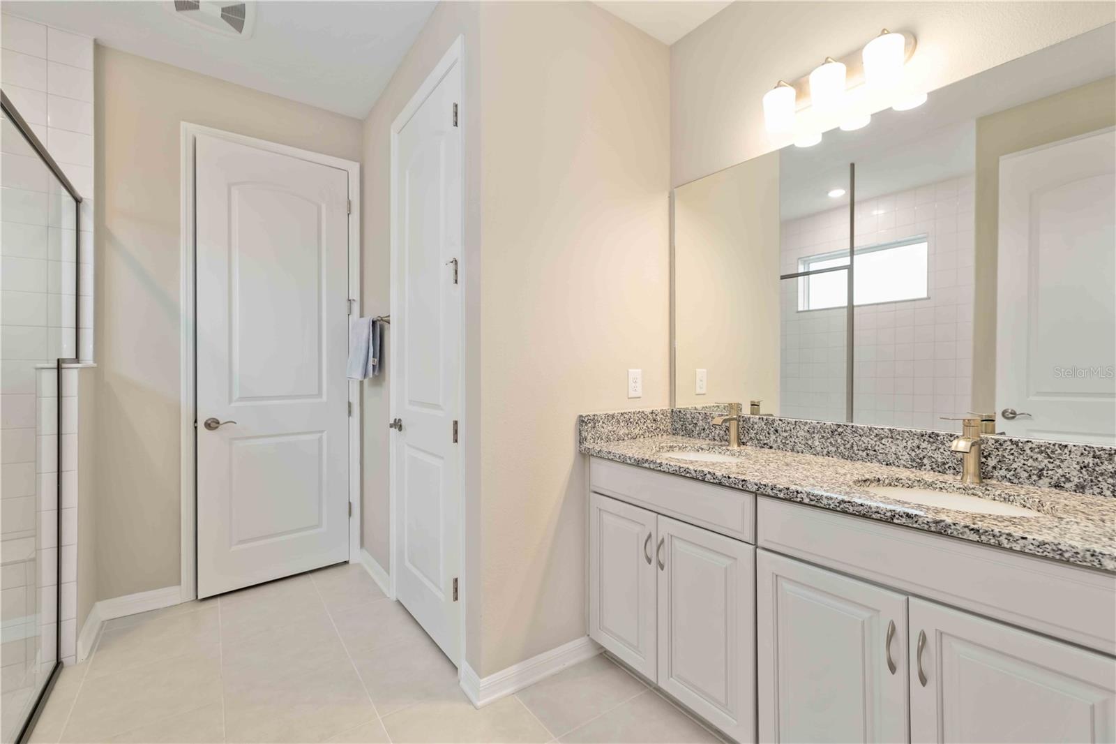 Image 33 of 49 For 17408 Savory Mist Circle