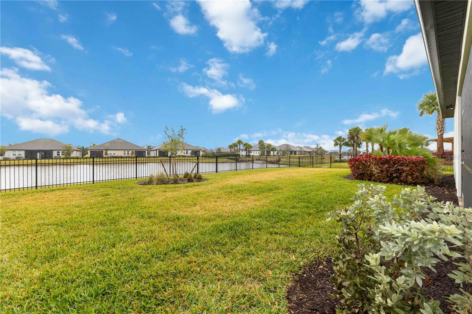 Image 37 of 49 For 17408 Savory Mist Circle