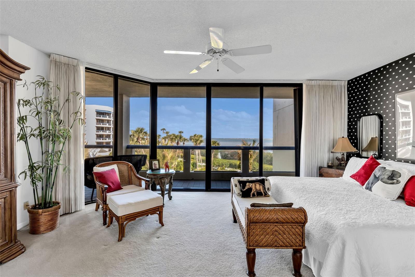 Image 29 of 69 For 2110 Harbourside Drive 523