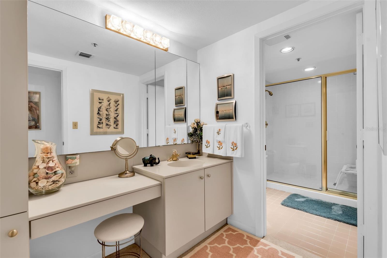 Image 43 of 69 For 2110 Harbourside Drive 523