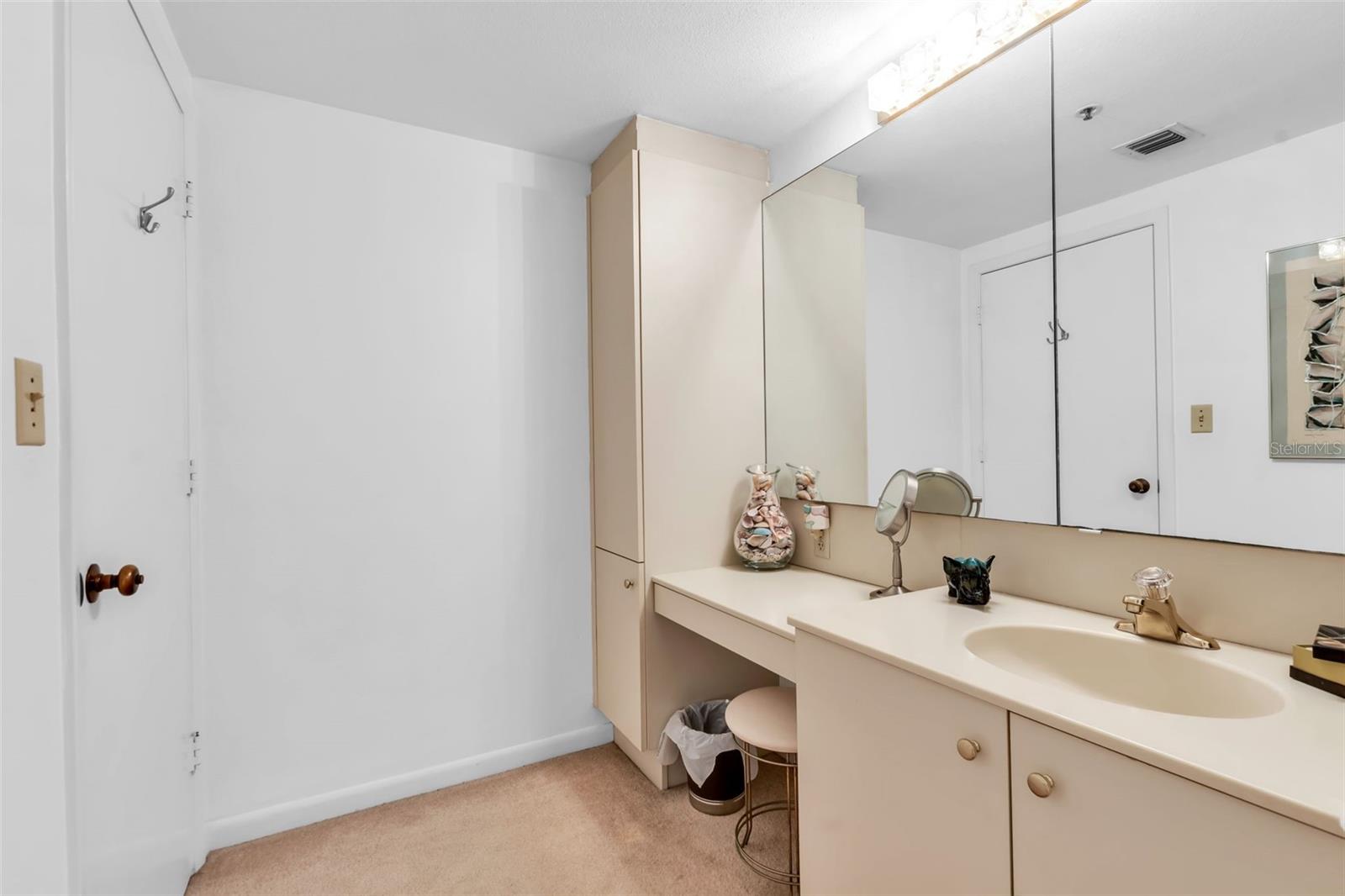 Image 44 of 69 For 2110 Harbourside Drive 523