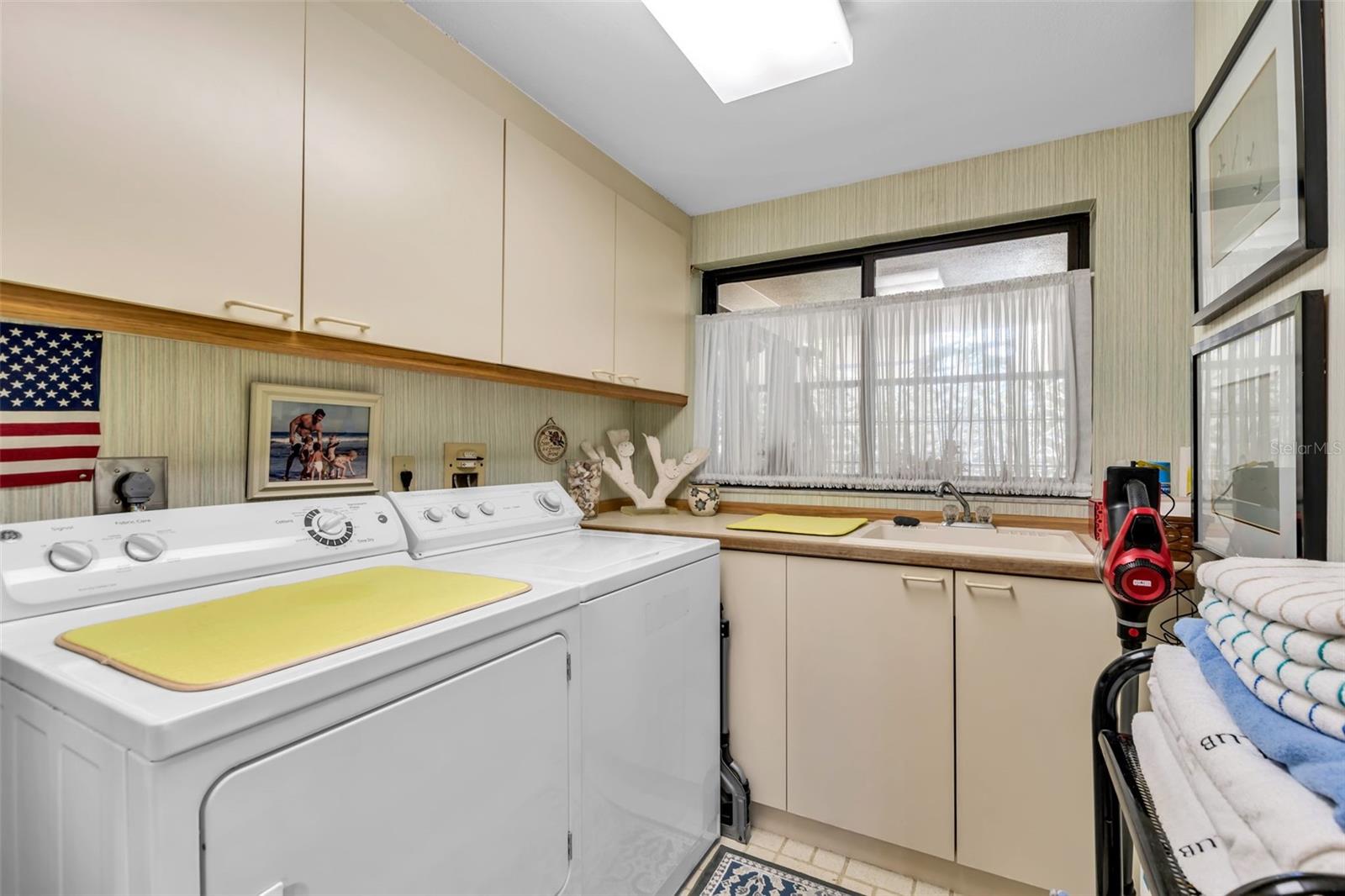 Image 47 of 69 For 2110 Harbourside Drive 523