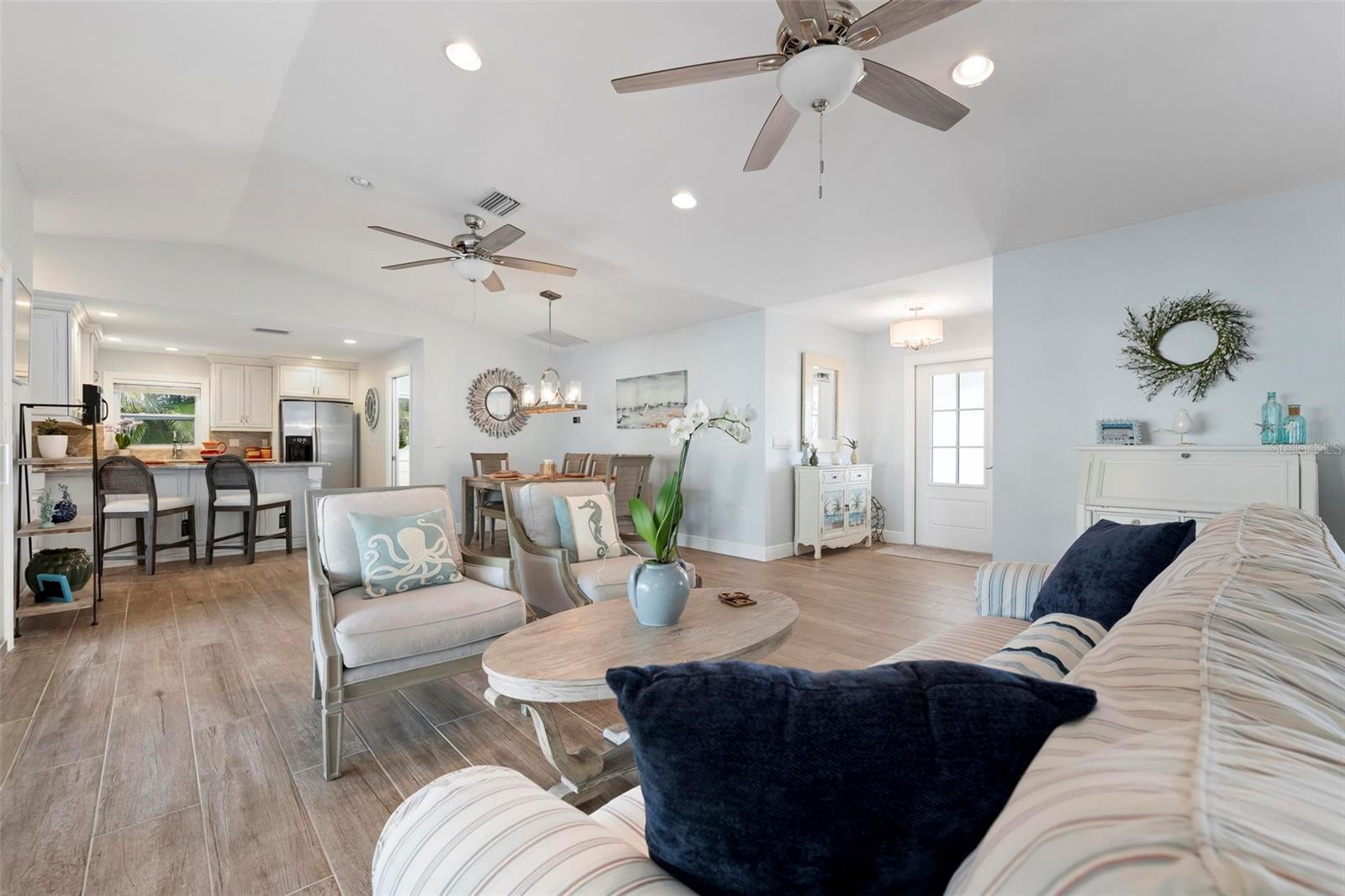 Image 10 of 81 For 607 North Point Drive