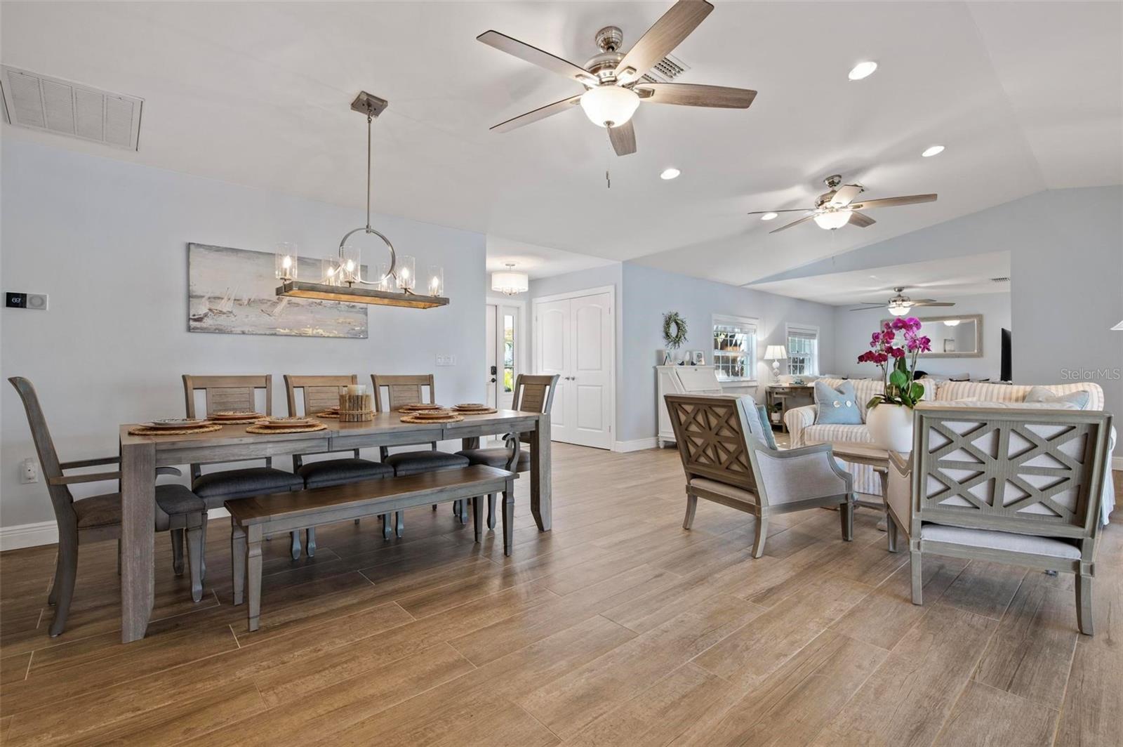 Image 14 of 81 For 607 North Point Drive