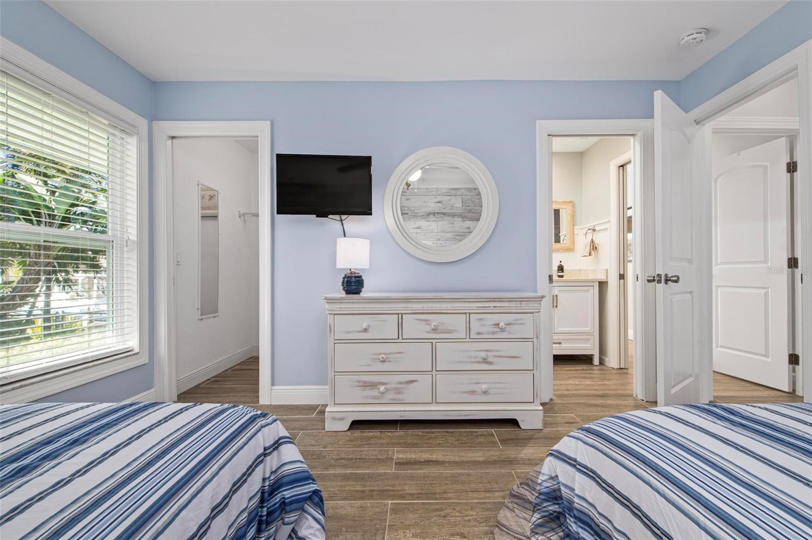 Image 36 of 81 For 607 North Point Drive