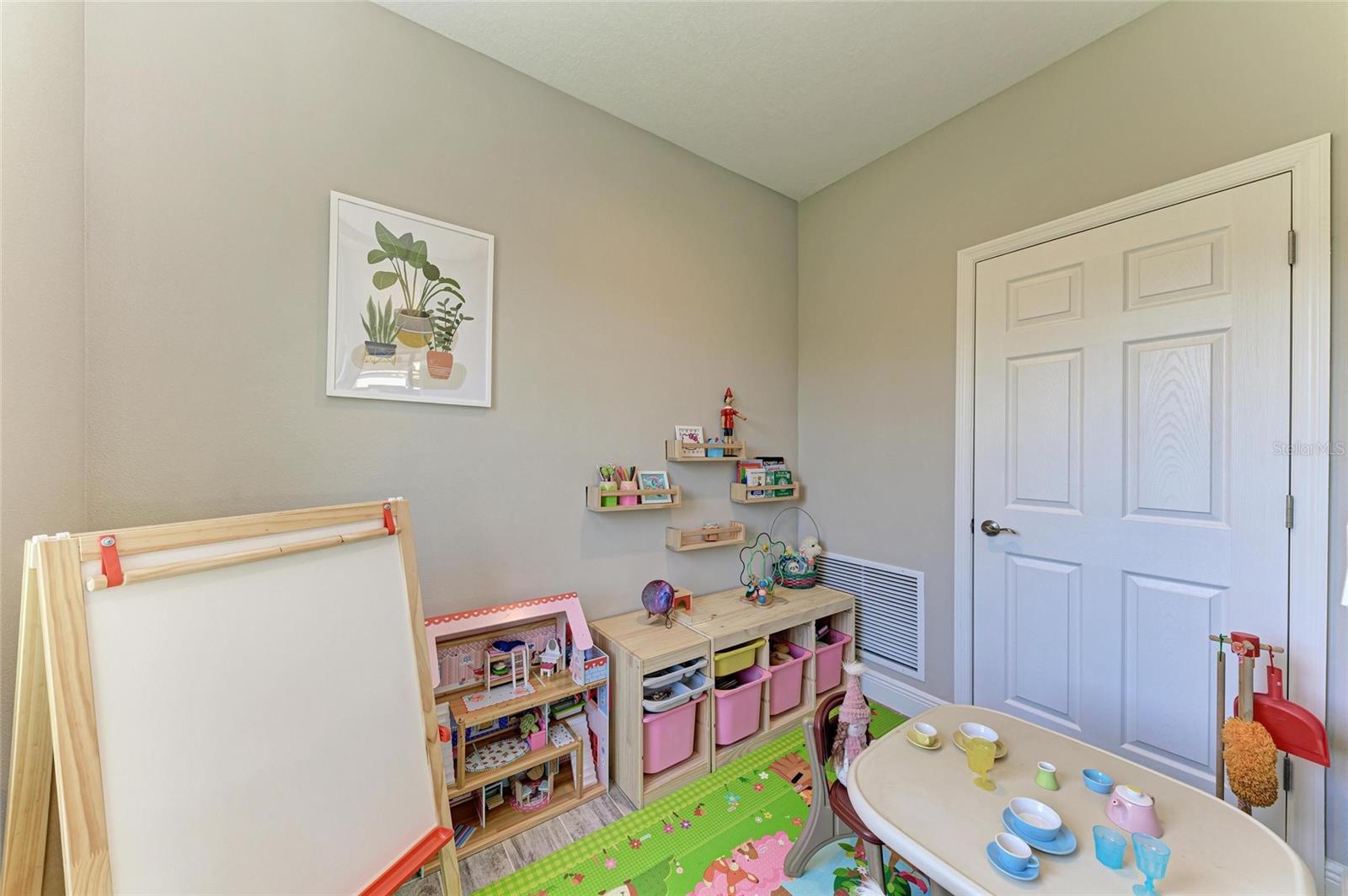 Image 32 of 81 For 12664 Oak Hill Way