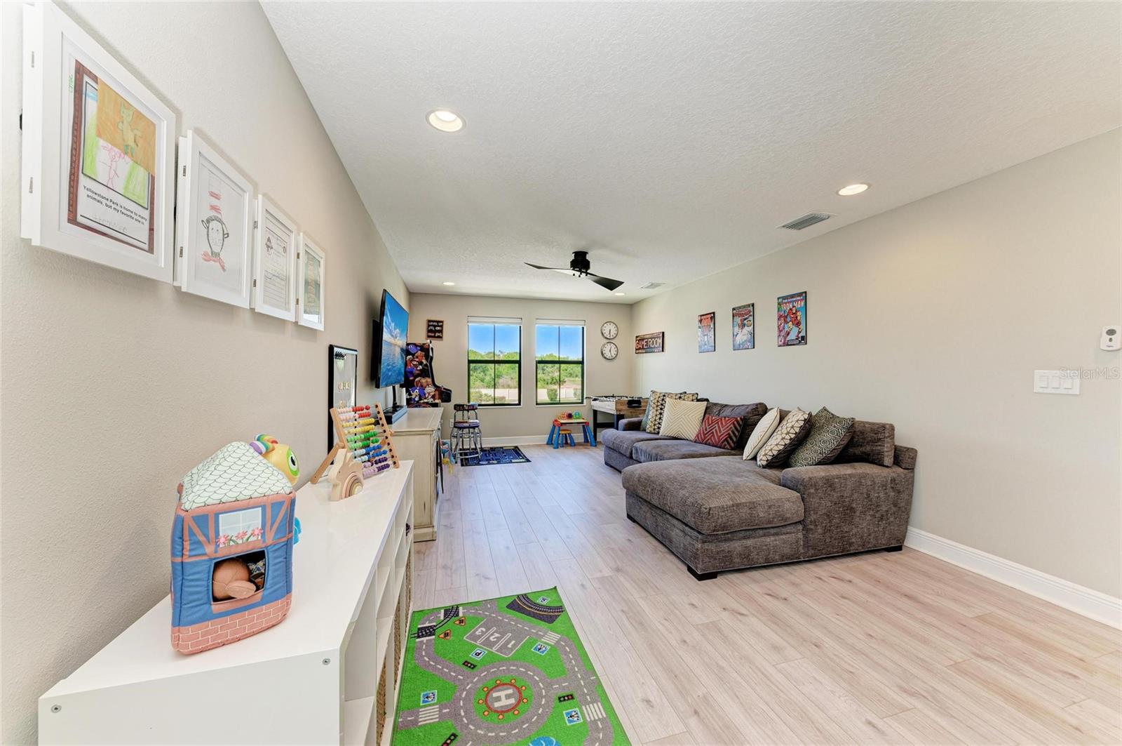 Image 39 of 81 For 12664 Oak Hill Way