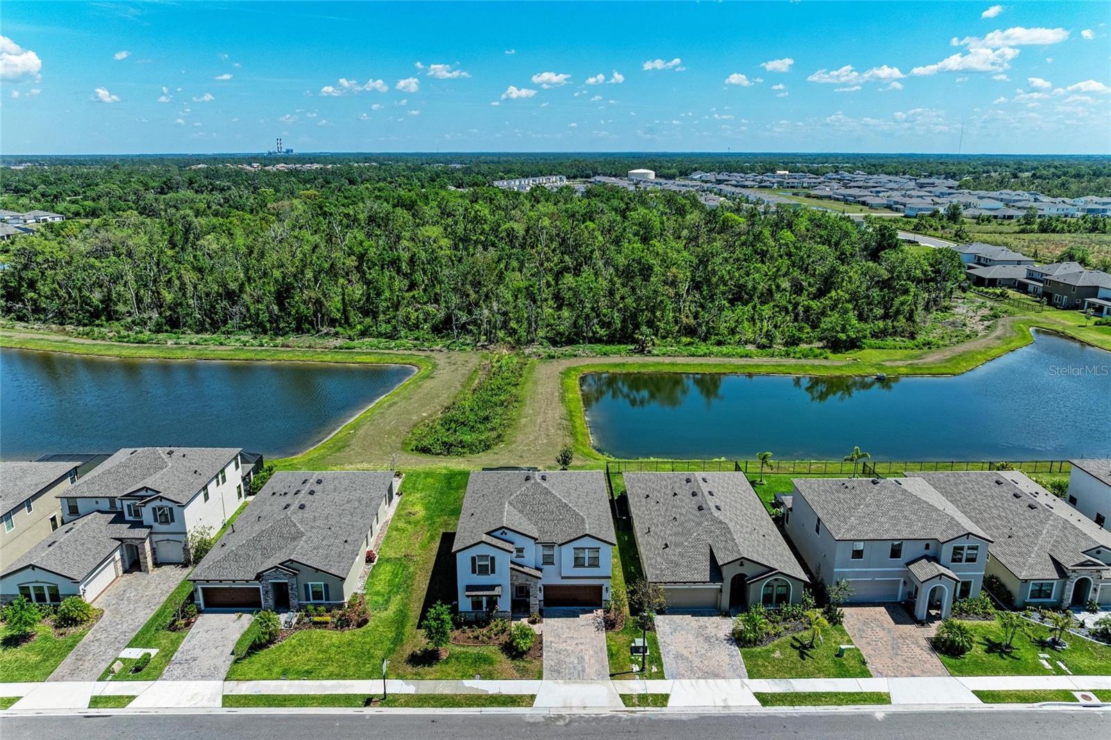 Image 4 of 81 For 12664 Oak Hill Way