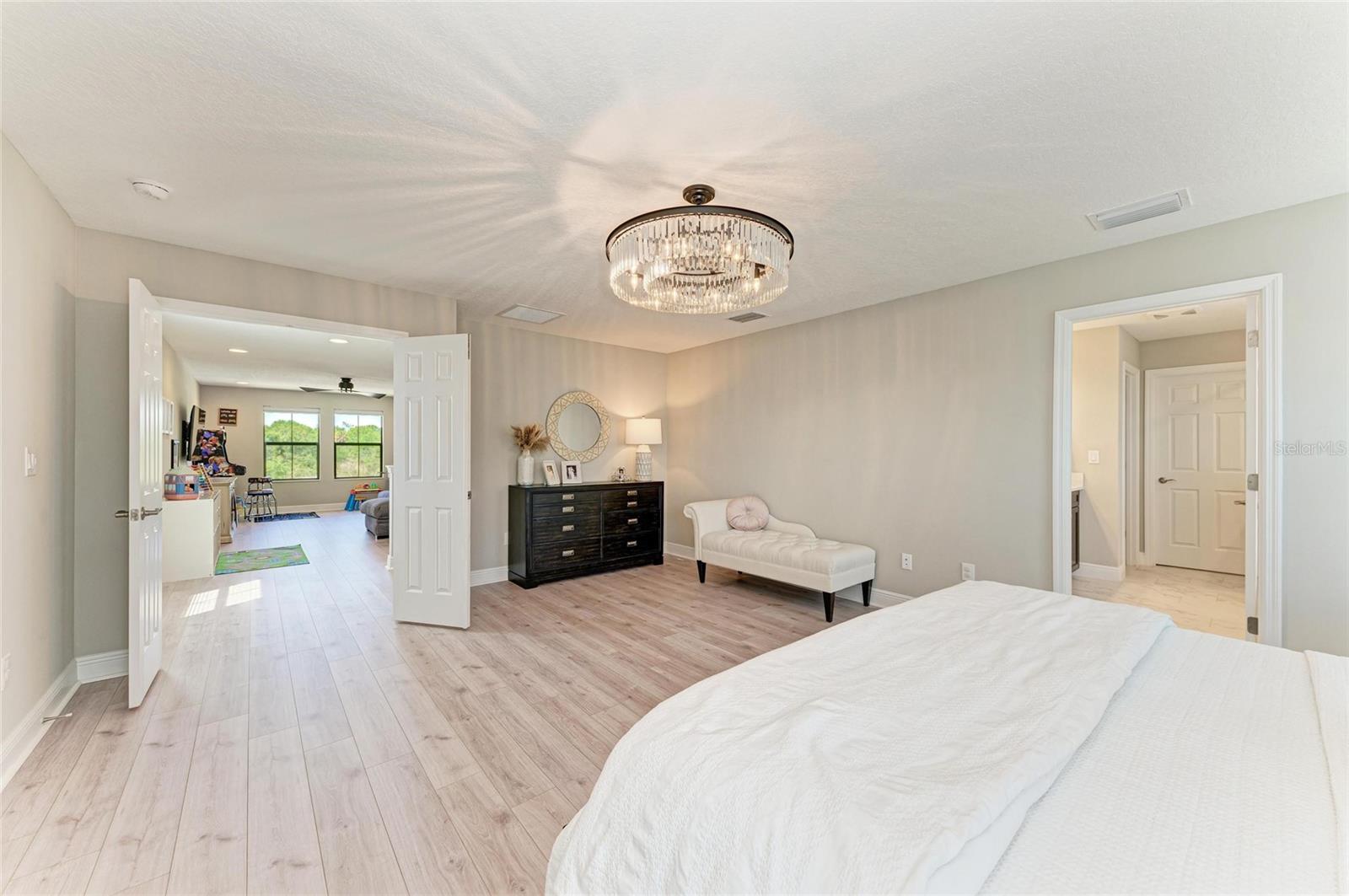 Image 44 of 81 For 12664 Oak Hill Way