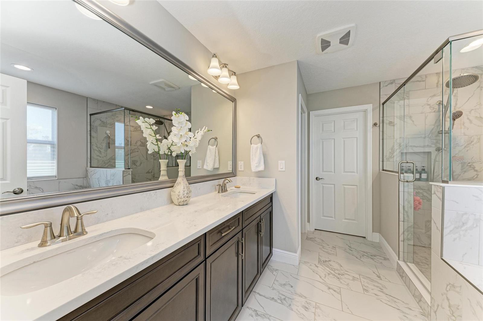 Image 46 of 81 For 12664 Oak Hill Way