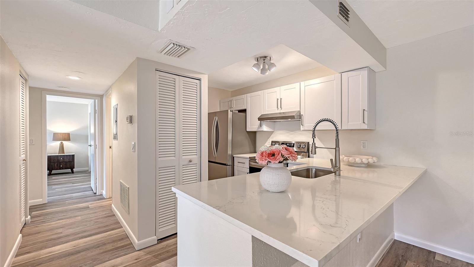 Image 11 of 36 For 3229 Beneva Road 101