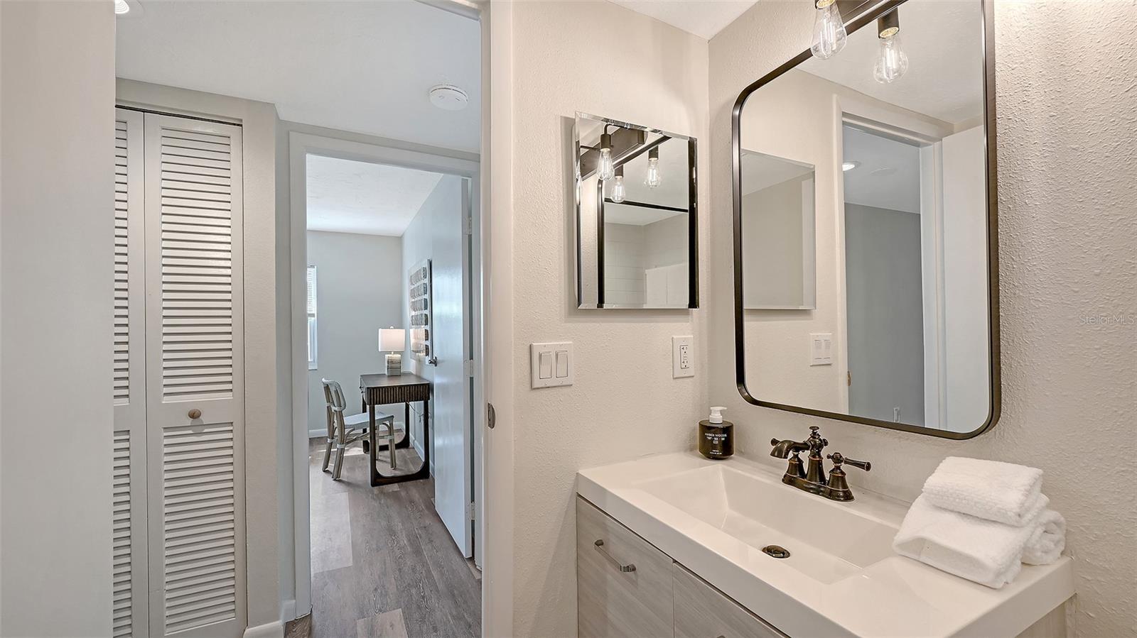 Image 13 of 36 For 3229 Beneva Road 101