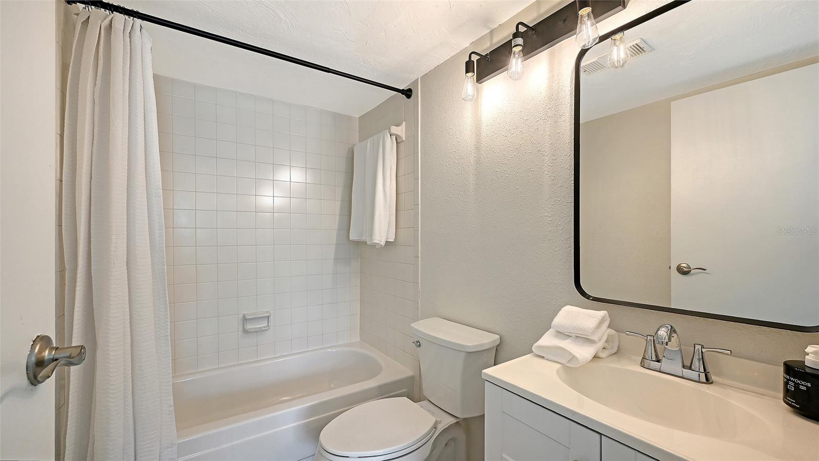 Image 16 of 36 For 3229 Beneva Road 101