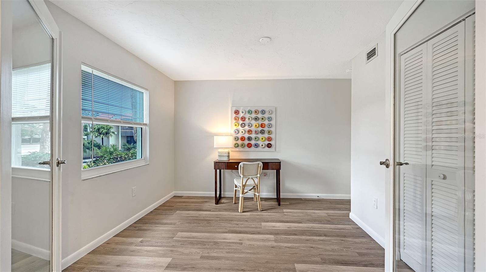 Image 18 of 36 For 3229 Beneva Road 101