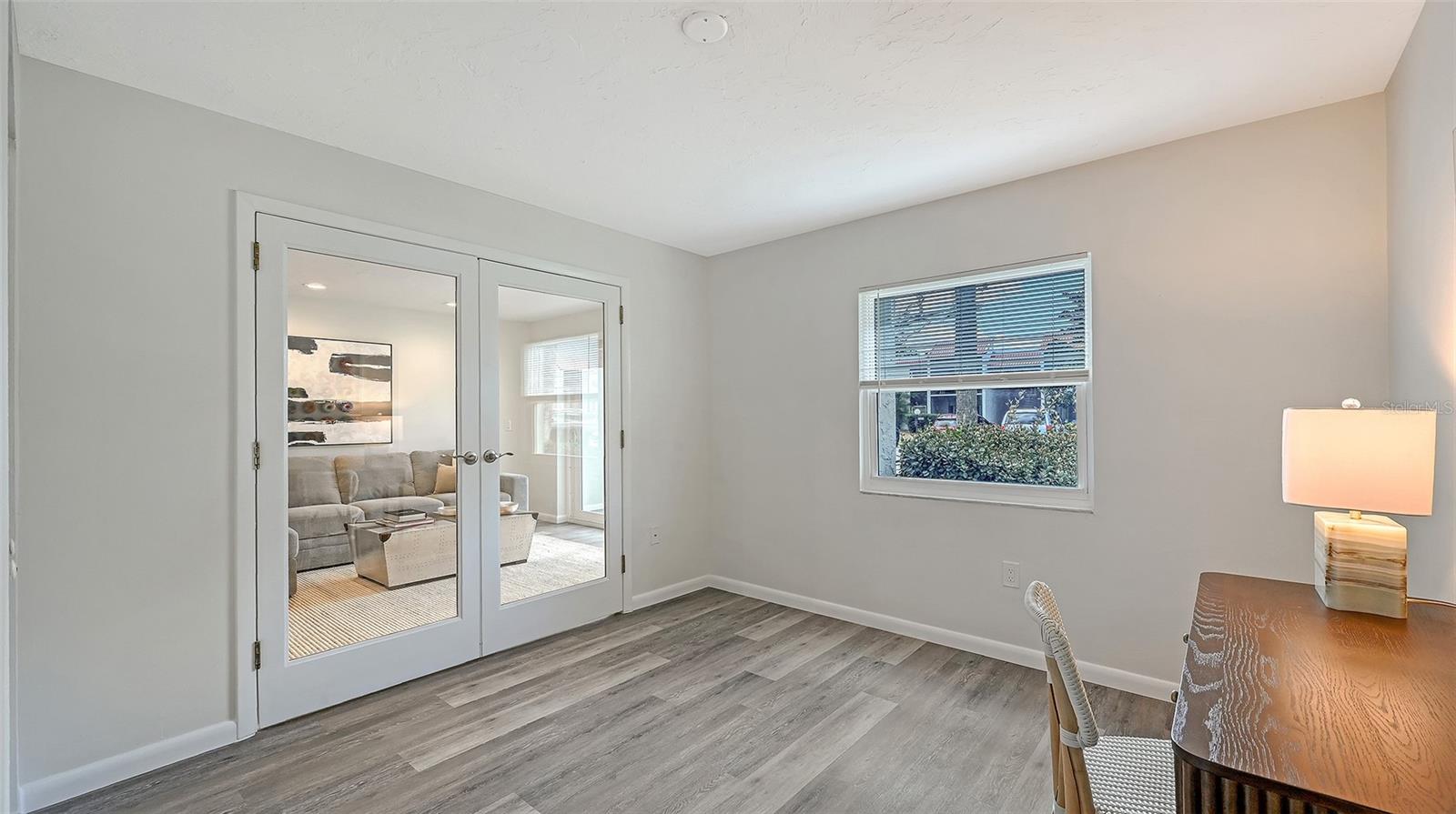 Image 19 of 36 For 3229 Beneva Road 101