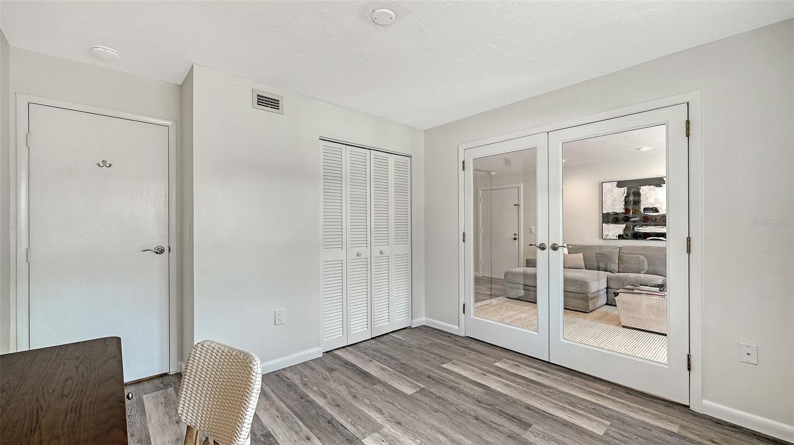 Image 20 of 36 For 3229 Beneva Road 101