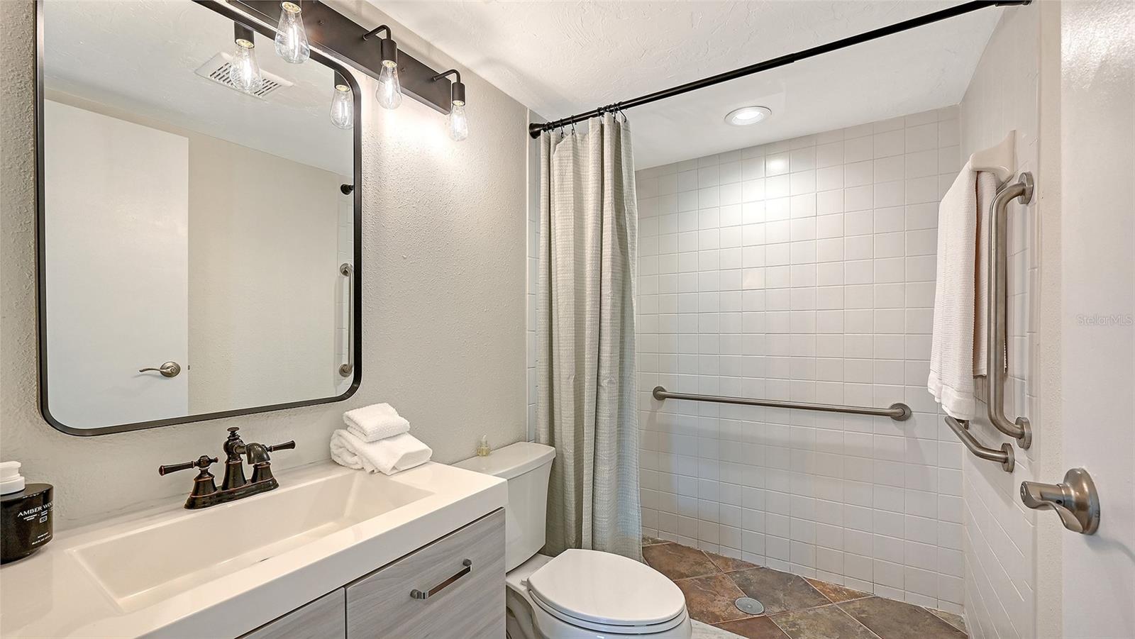 Image 22 of 36 For 3229 Beneva Road 101