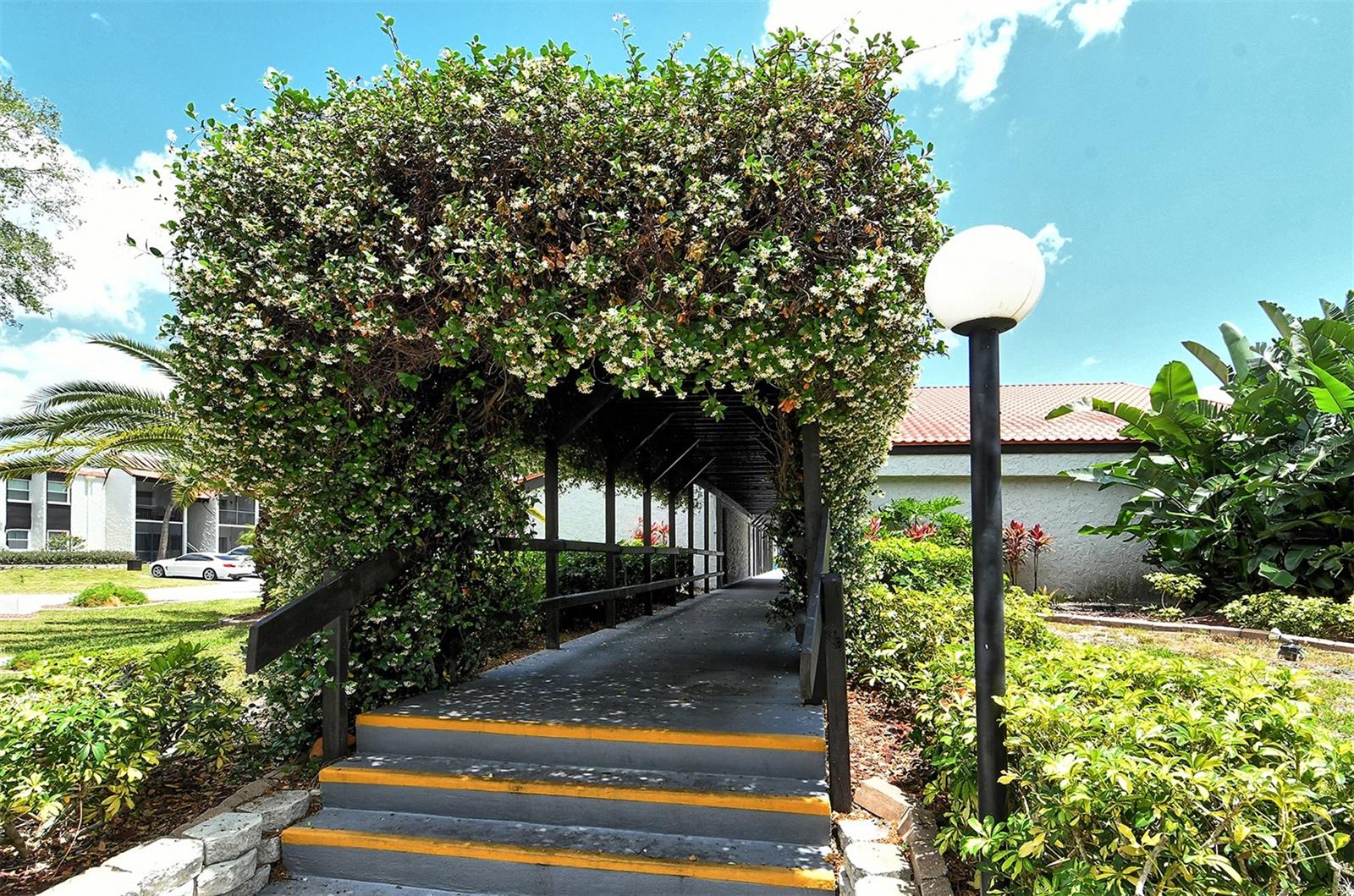 Image 27 of 36 For 3229 Beneva Road 101