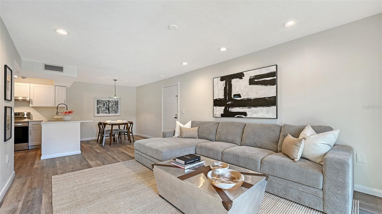 Image 8 of 36 For 3229 Beneva Road 101