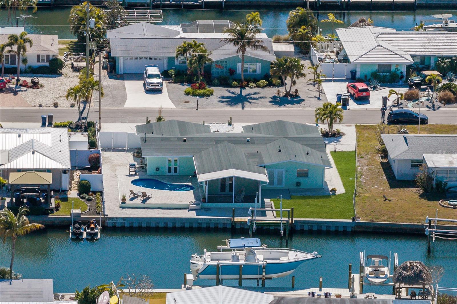 Image 2 of 57 For 10316 Kingfisher Road W