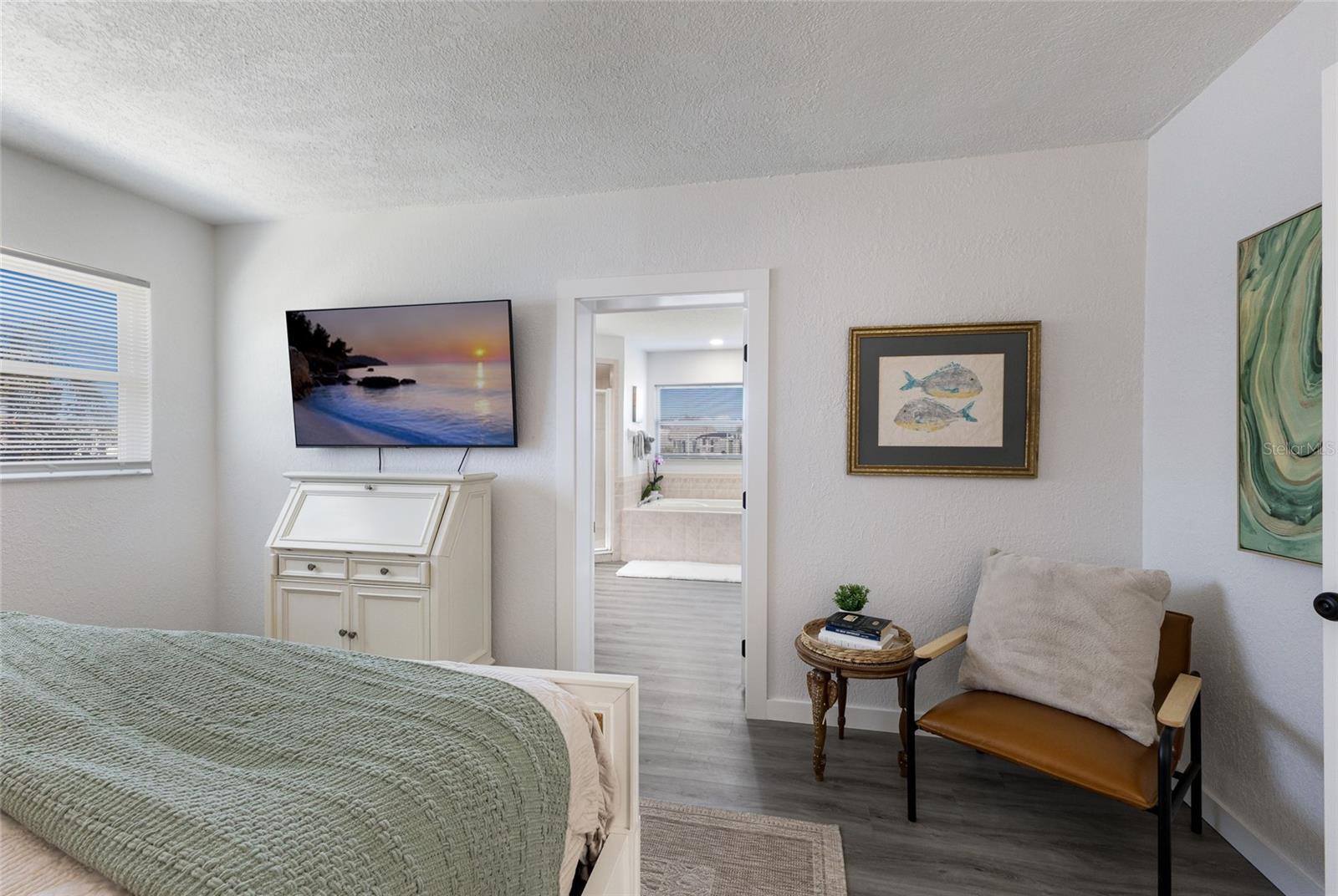 Image 21 of 57 For 10316 Kingfisher Road W