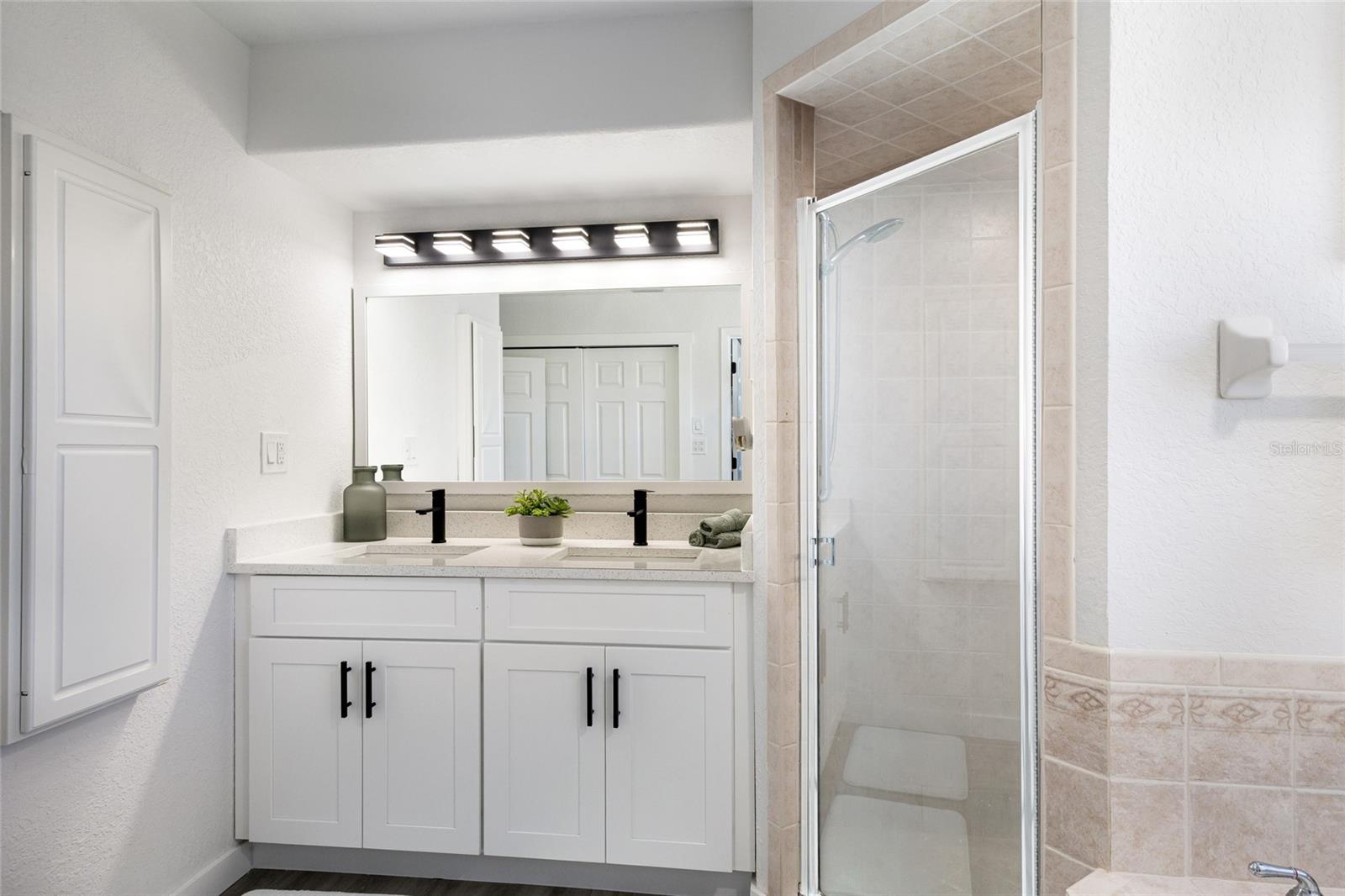 Image 23 of 57 For 10316 Kingfisher Road W