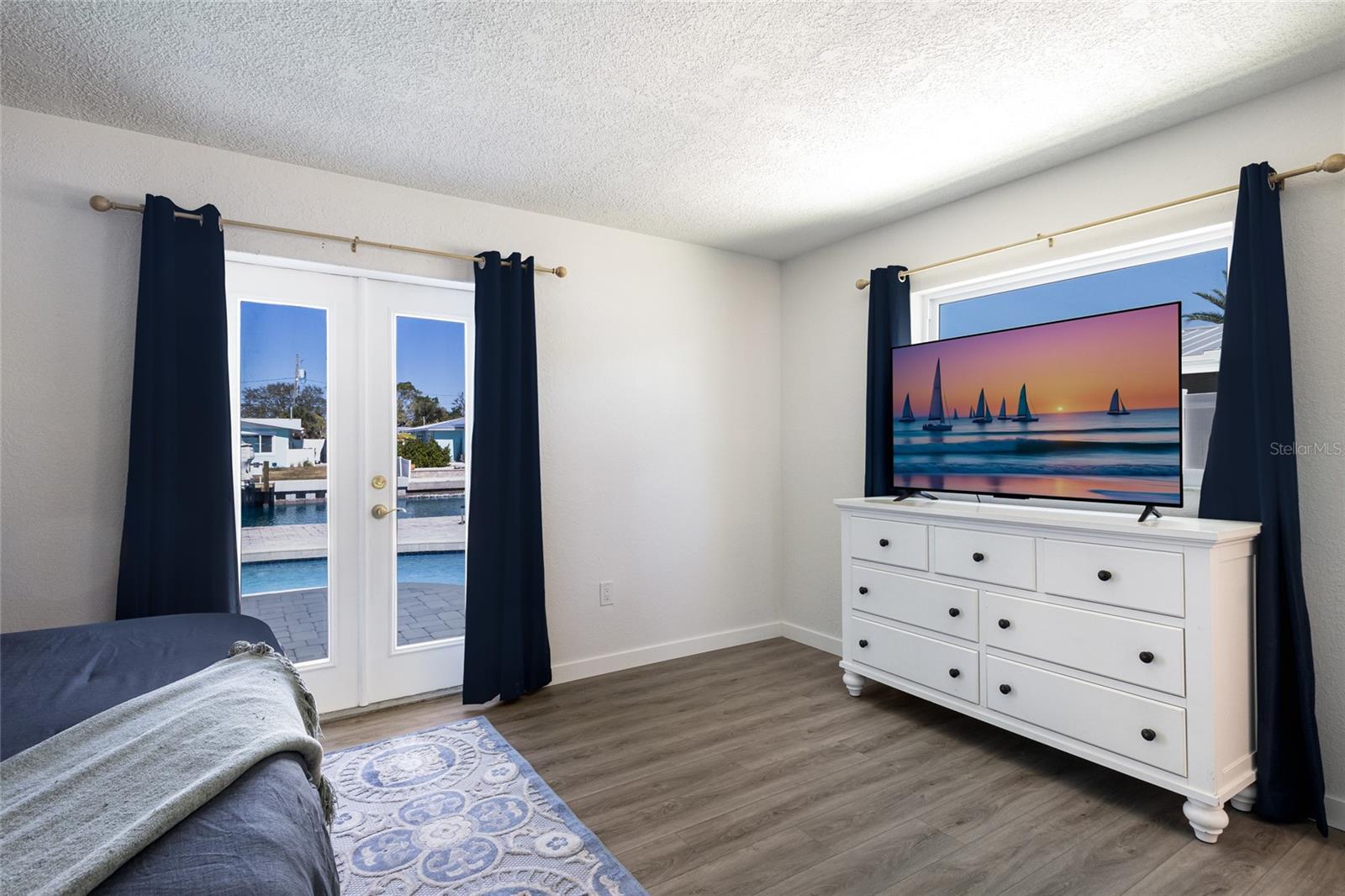 Image 30 of 57 For 10316 Kingfisher Road W