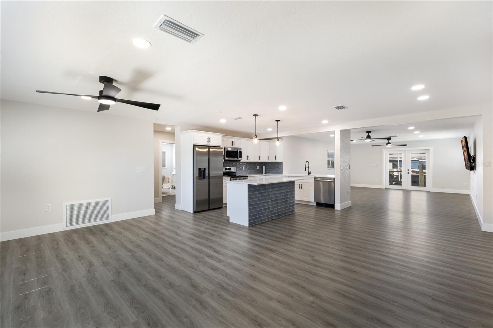 Image 32 of 57 For 10316 Kingfisher Road W