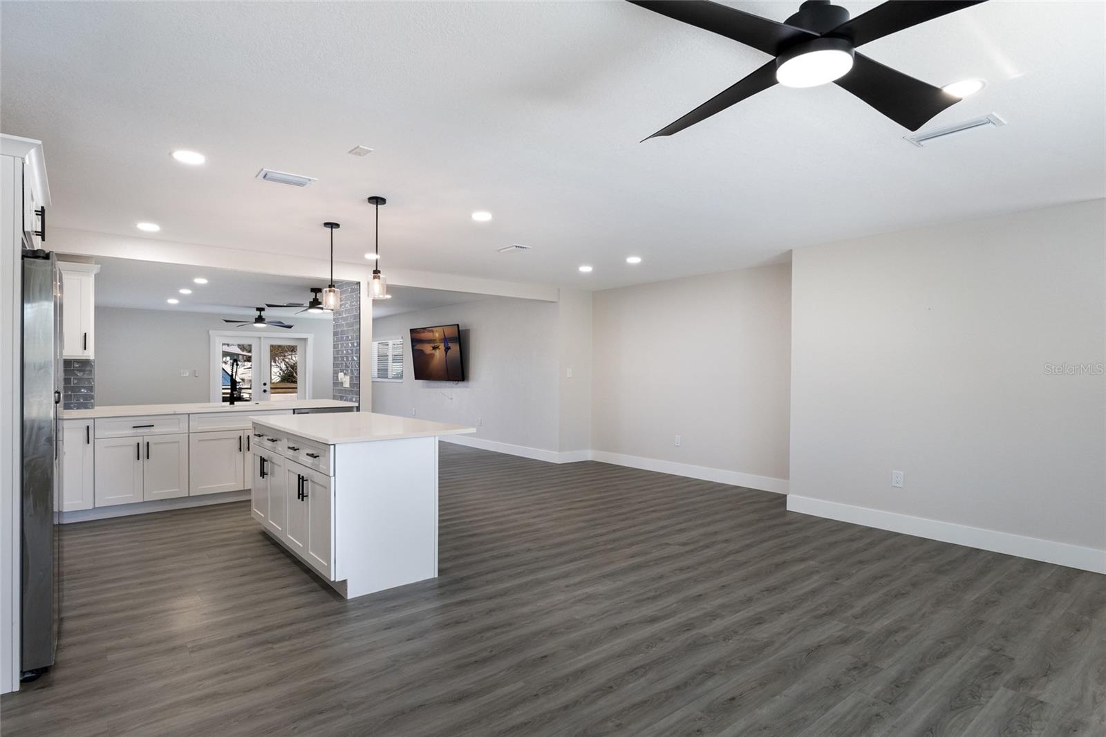 Image 33 of 57 For 10316 Kingfisher Road W