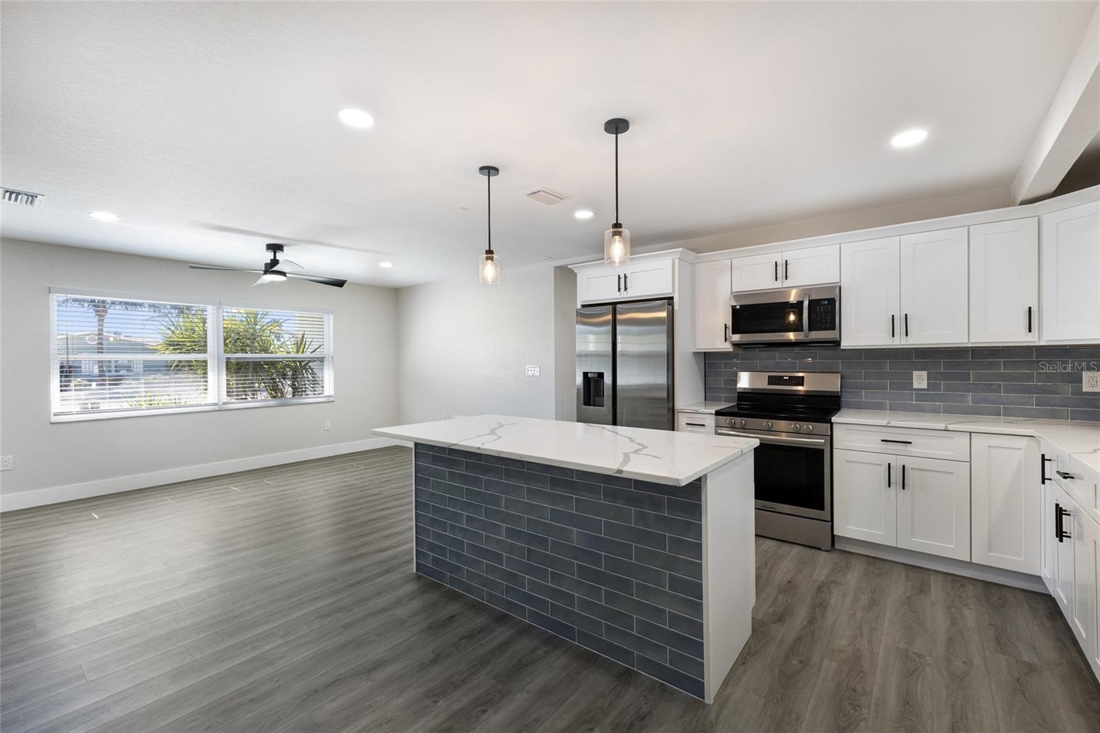 Image 35 of 57 For 10316 Kingfisher Road W