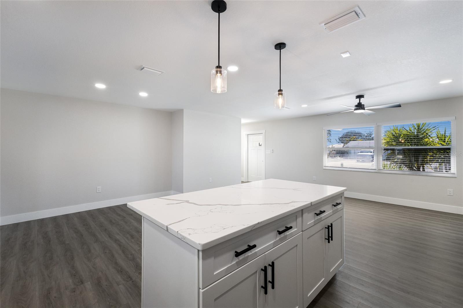 Image 37 of 57 For 10316 Kingfisher Road W