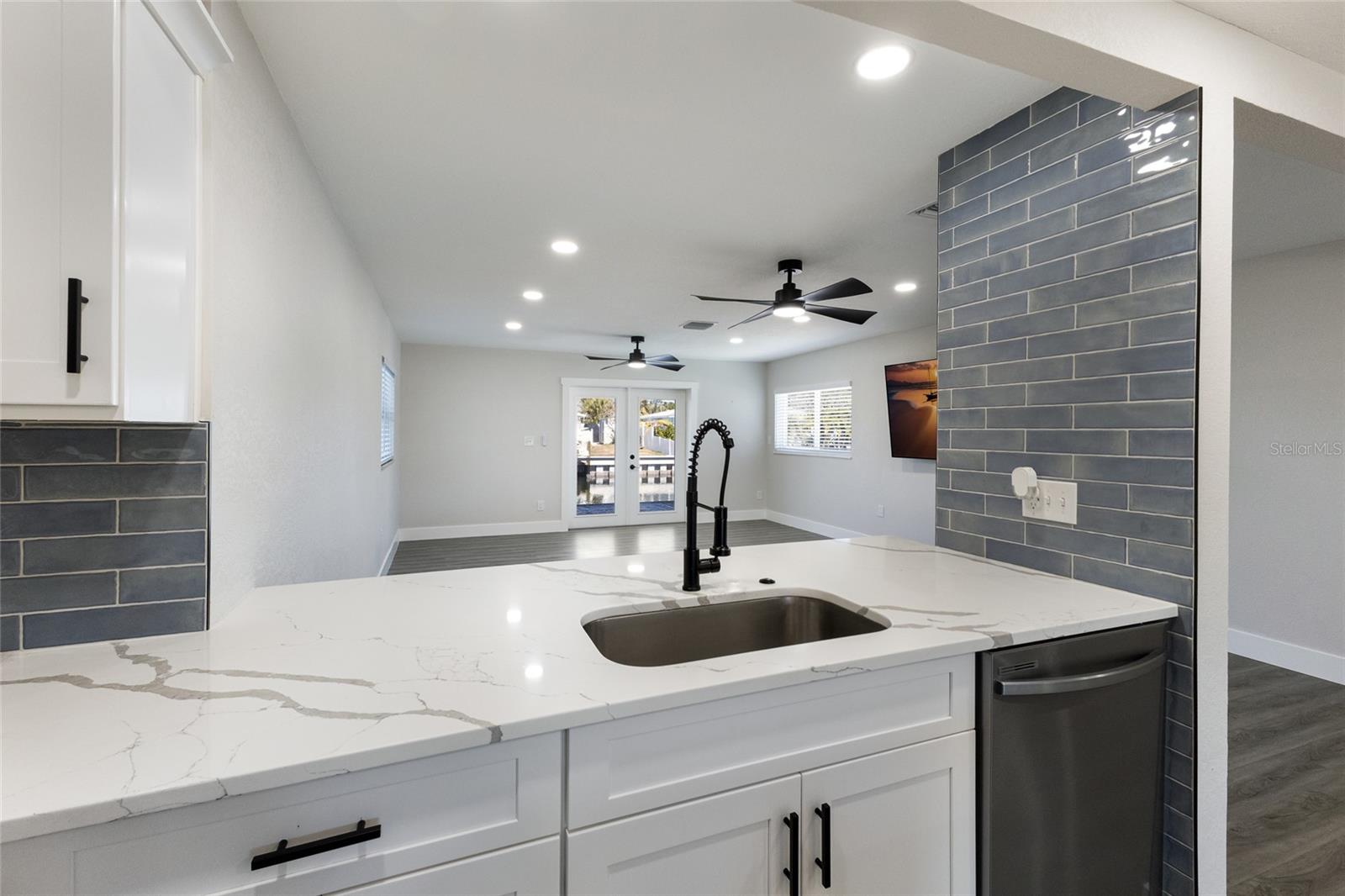 Image 38 of 57 For 10316 Kingfisher Road W