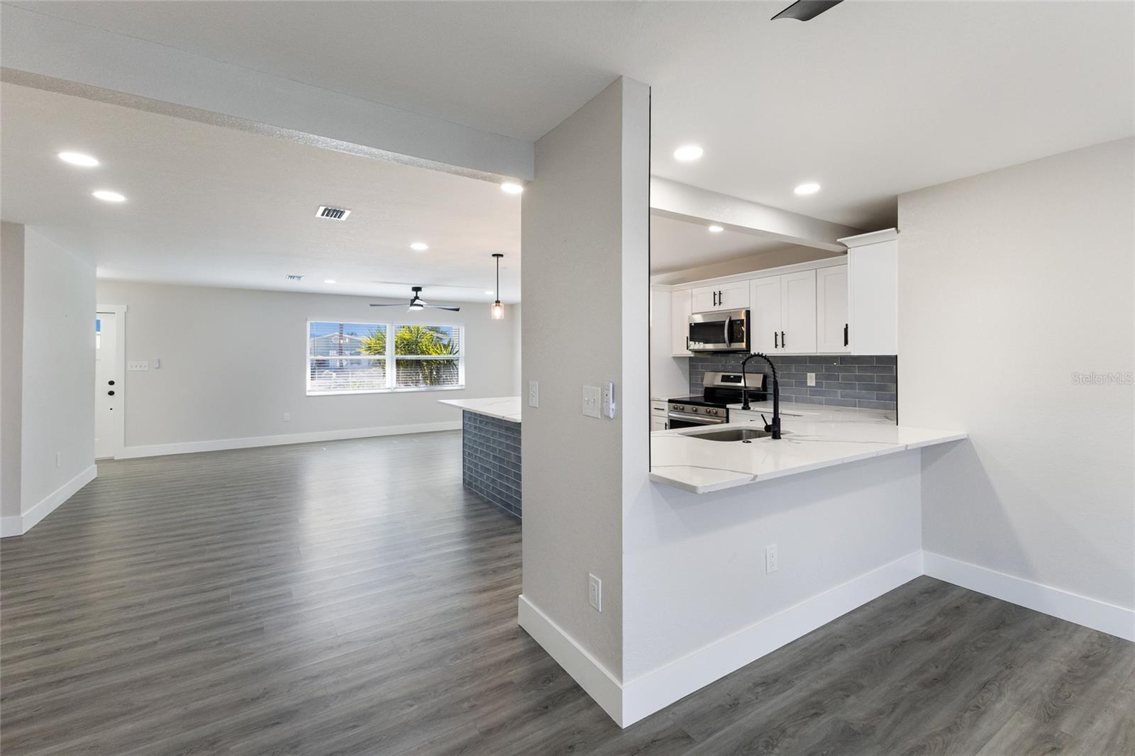 Image 39 of 57 For 10316 Kingfisher Road W