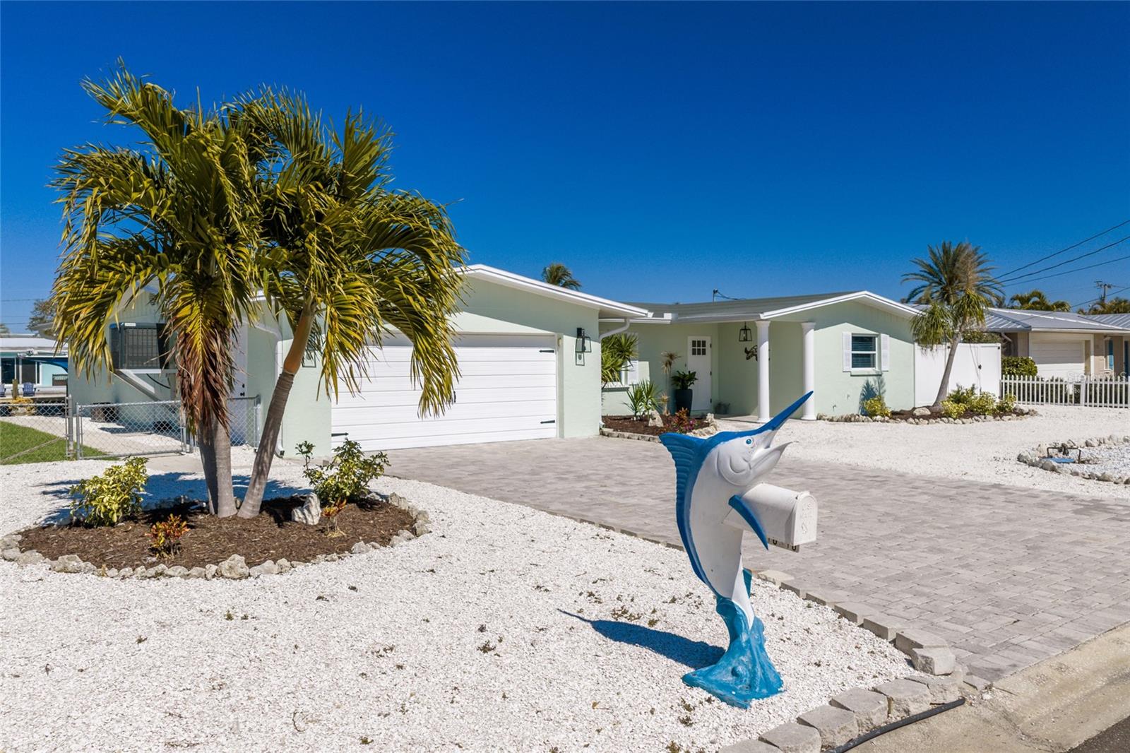 Image 4 of 57 For 10316 Kingfisher Road W