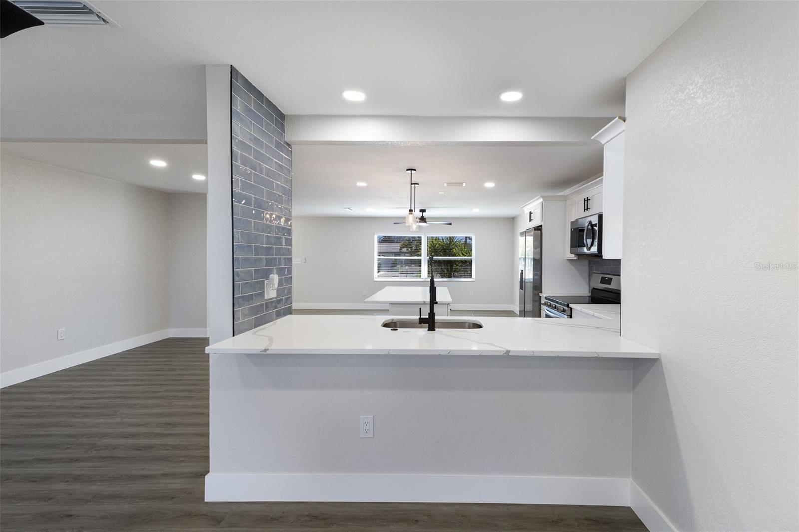 Image 40 of 57 For 10316 Kingfisher Road W