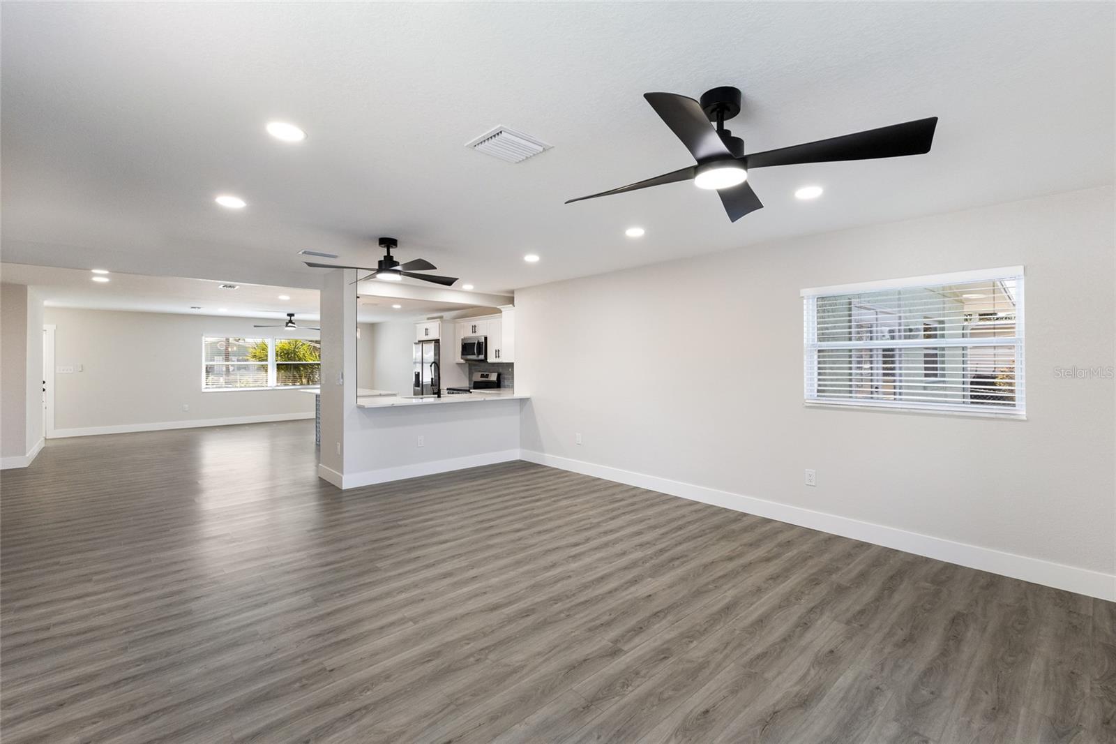 Image 43 of 57 For 10316 Kingfisher Road W